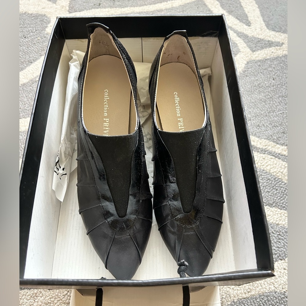 NWOT, Collection Privee? Black flats